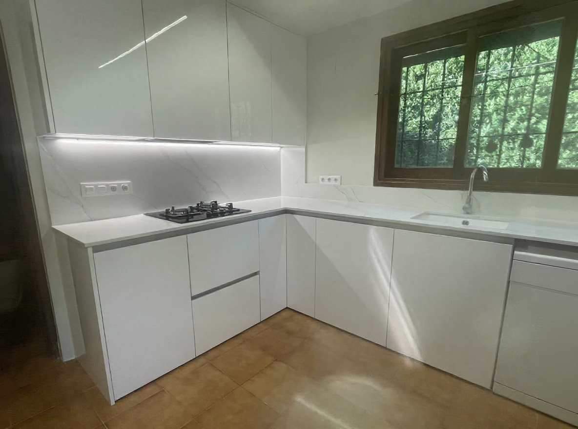 Cocina sencilla en L